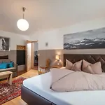 Rieser - Im Herzen Von - Sonniger Balkon - 3 Schlafzimmer Apartment Mayrhofen